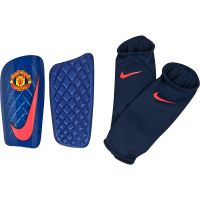 YMANU05: Manchester United - ochraniacze Nike
